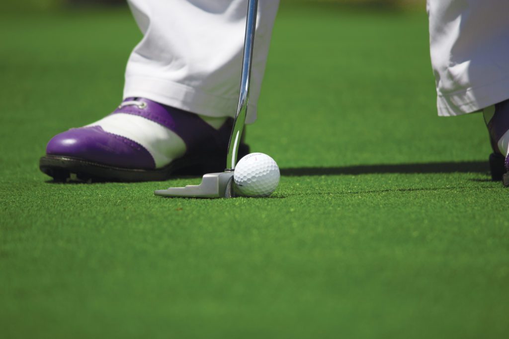 ゴルフの新ルール グリーンでライン上のスパイク跡は修復できる Golf Addict Club