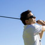 ゴルフのダウンスイングで頭が突っ込む原因は？頭の突っ込みを直す方法！