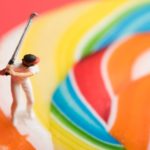 コロナ対策でバンカーの綺麗にならされていない砂に止まった球は動かせる？